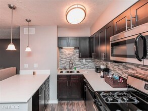 15 W 4th St in Cincinnati, OH - Building Photo - Building Photo
