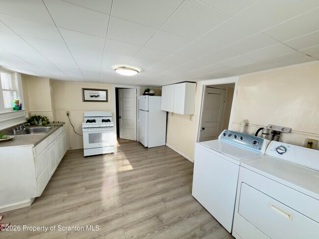 221 Pittston Ave in Scranton, PA - Foto de edificio - Building Photo