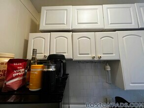 108 Myrtle St, Unit 3 in Boston, MA - Building Photo - Building Photo