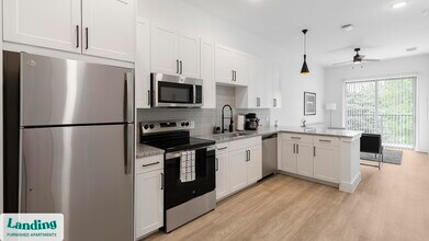 650 E Sycamore St in Denton, TX - Building Photo - Building Photo