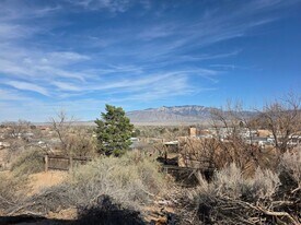 400 Pso De Corrales in Corrales, NM - Building Photo