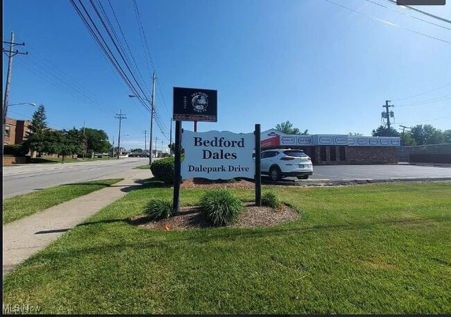 property at 215 Dalepark Dr