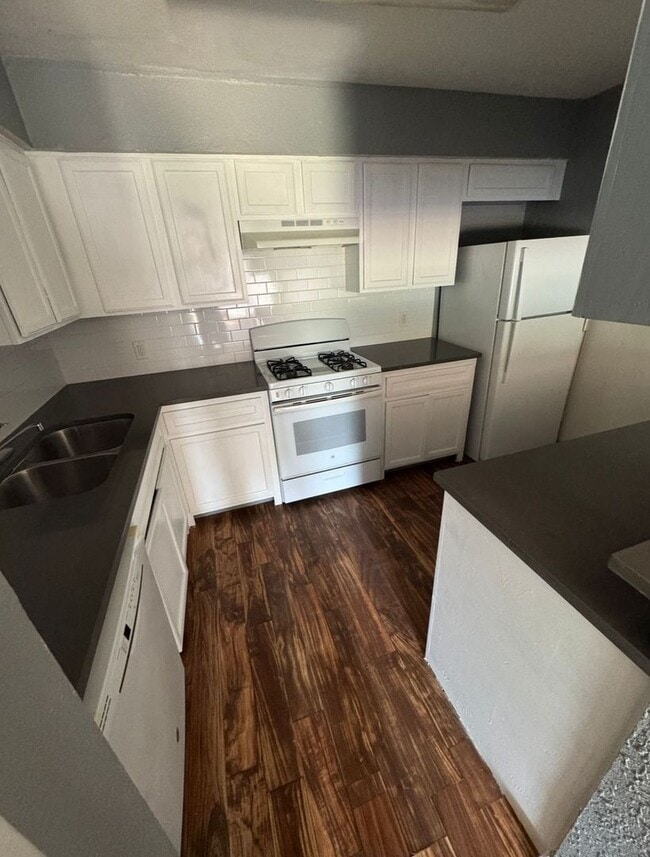 526 Wilkes St in Wharton, TX - Building Photo - Building Photo
