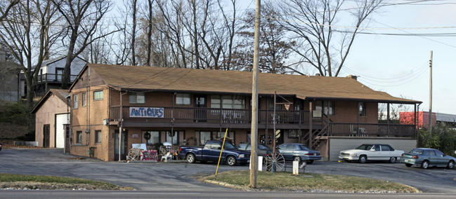 8958 Natural Bridge Rd in Bel Ridge, MO - Building Photo - Building Photo