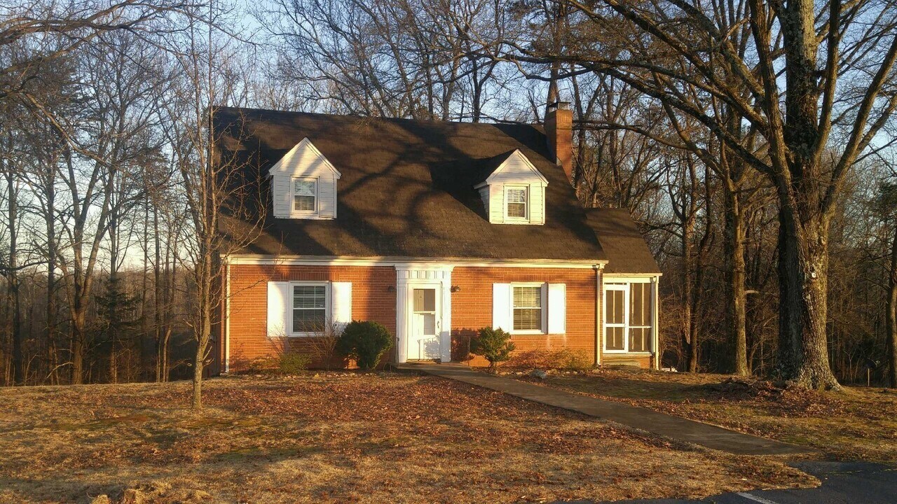 8040 US-29 in Blairs, VA - Building Photo