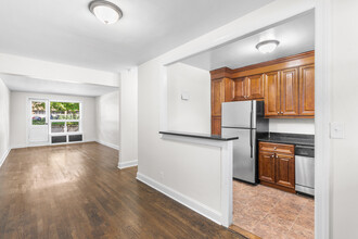 Greenwich Close Apartments in Greenwich, CT - Building Photo - Interior Photo