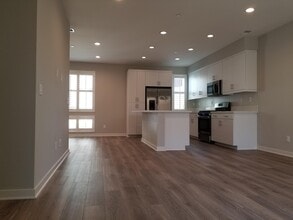 2137 Stellar Way in Chula Vista, CA - Building Photo - Building Photo