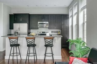 1017 Keenan Ct, Unit 22C in South Bend, IN - Building Photo