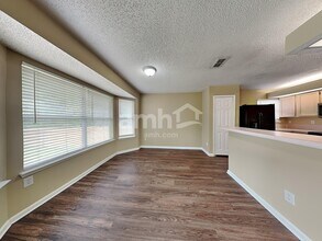 1736 Chandelier Cir W in Jacksonville, FL - Building Photo - Building Photo