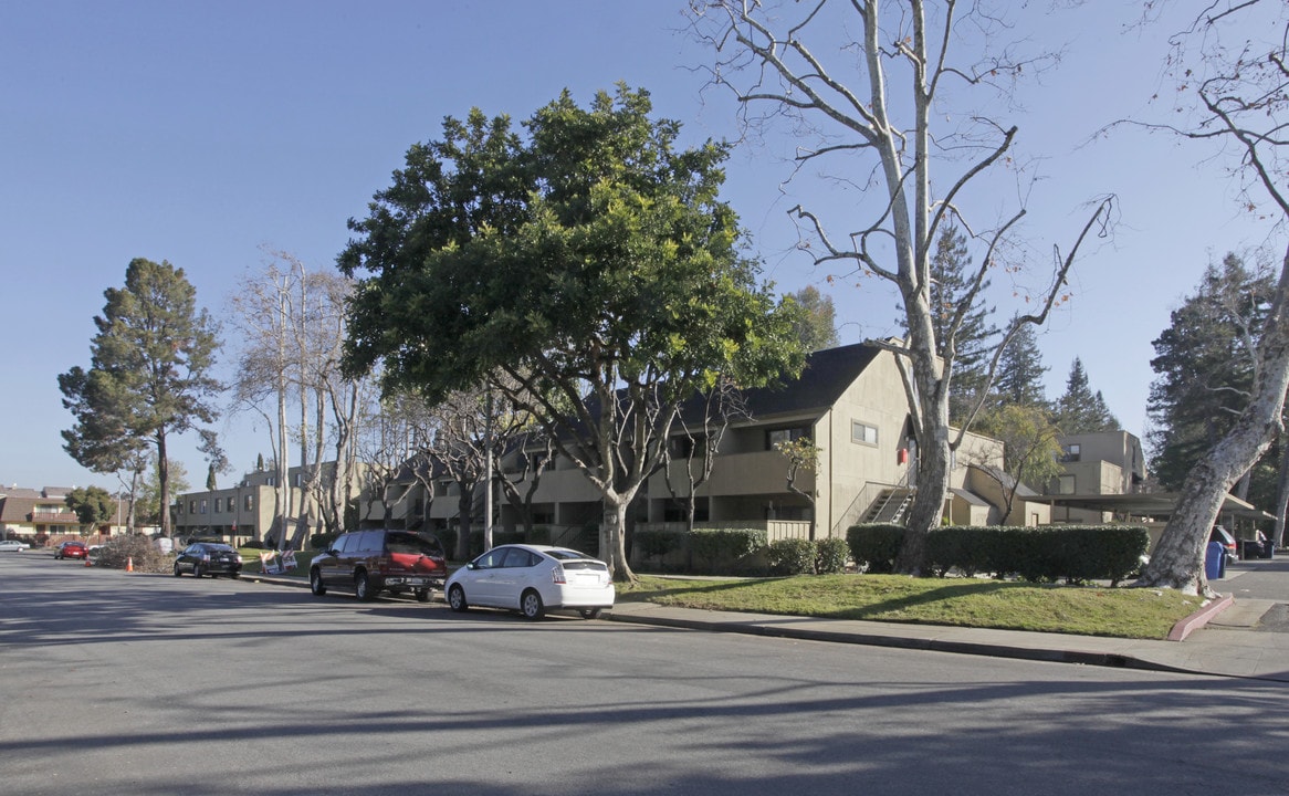 Woodacre Apartments in Sunnyvale, CA - Building Photo