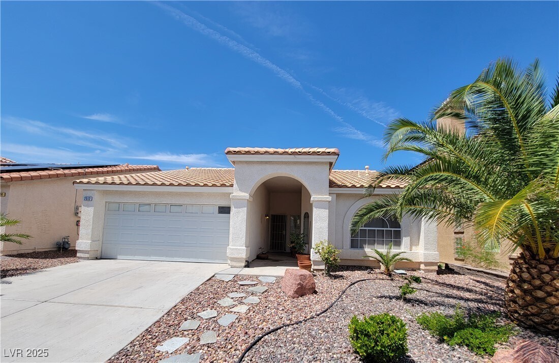 2512 Claridge Ave in Henderson, NV - Building Photo