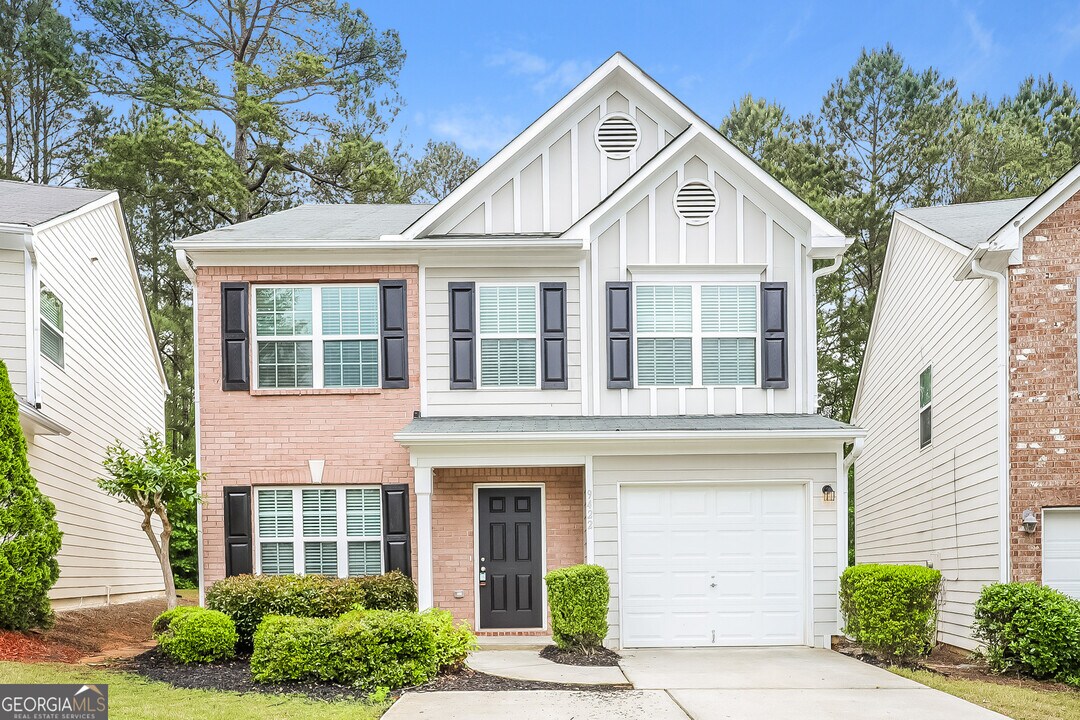 9422 Lakeview Rd in Union City, GA - Building Photo