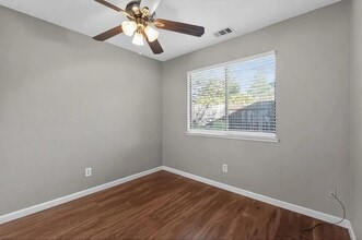 6765 Koster Way in Elk Grove, CA - Building Photo - Building Photo