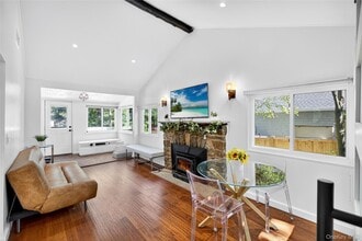 14 Mountain Trail in Pleasantville, NY - Foto de edificio - Building Photo