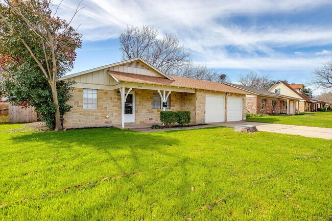 808 E Bovell St in Crowley, TX - Building Photo - Building Photo