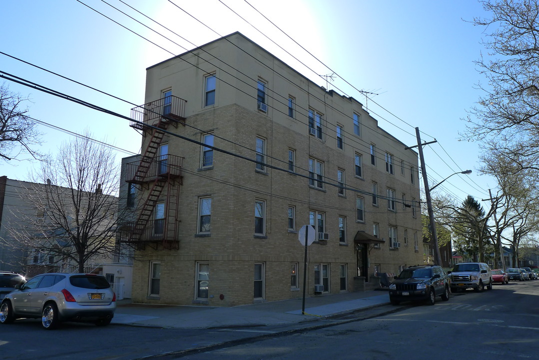 1420 Mayflower Ave in Bronx, NY - Foto de edificio