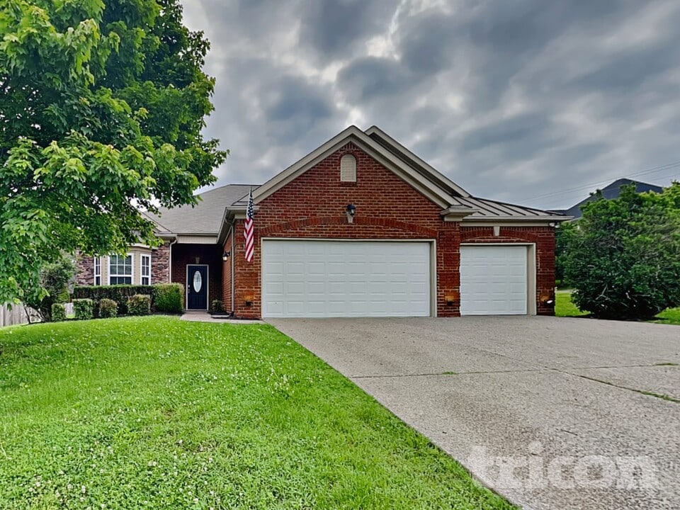 1030 Ryan Ct in Gallatin, TN - Foto de edificio