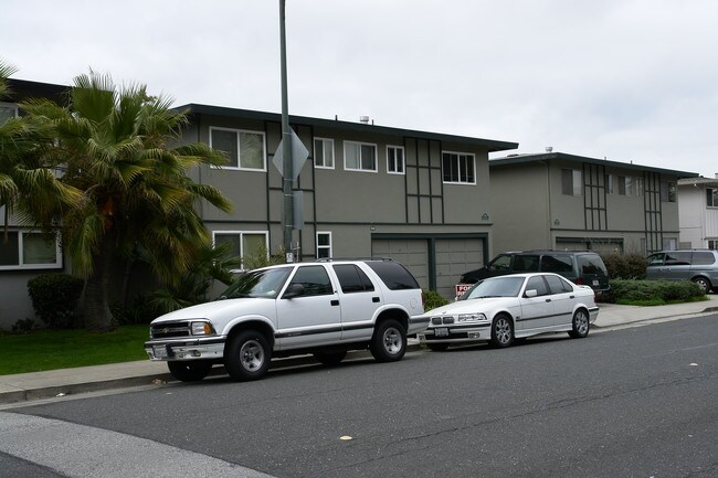 1742 S Grant St in San Mateo, CA - Foto de edificio - Building Photo