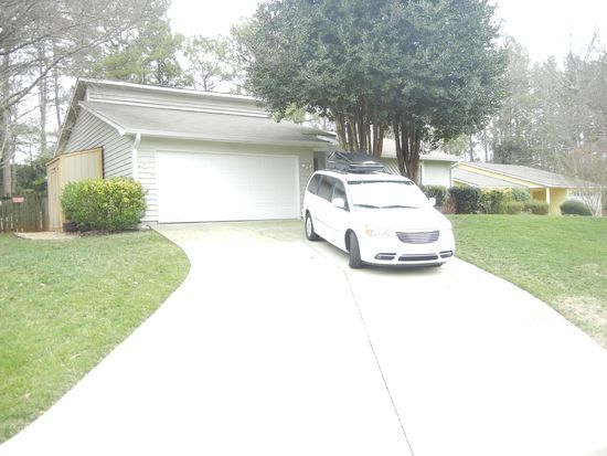 130 Creekmont Way in Roswell, GA - Building Photo