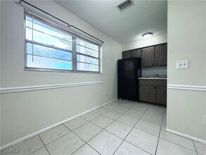 4265 Desoto Ave in Ft. Myers, FL - Building Photo - Building Photo