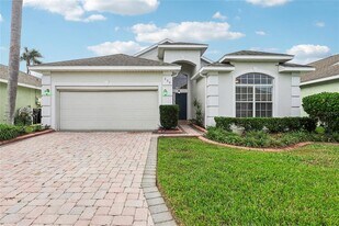 235 Royal Palm Dr in Davenport, FL - Building Photo