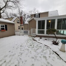 2220 Monroe Ave NW in Grand Rapids, MI - Building Photo - Building Photo