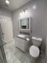 1244 N Hollywood Way in Burbank, CA - Building Photo - Building Photo