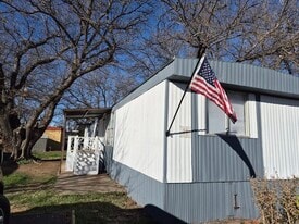 209 S Ave B in Burkburnett, TX - Building Photo