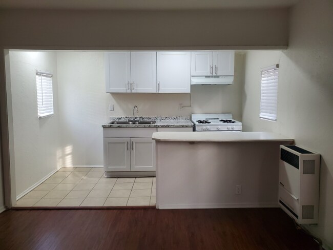 2305 Lemon Ave-Unit -15 in Signal Hill, CA - Building Photo - Building Photo