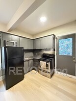 5 Centre St in St Catharines, ON - Building Photo