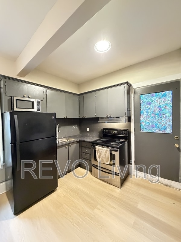 property at 5 Centre St