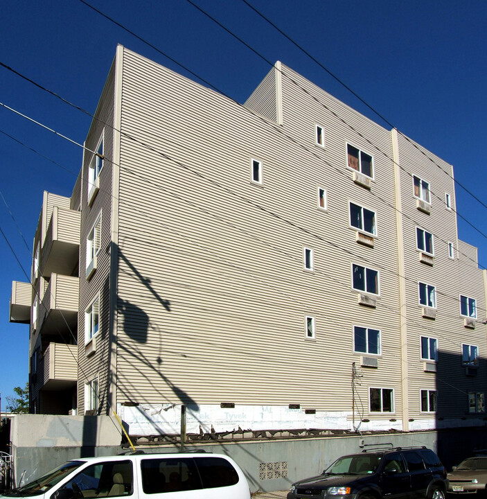 1701 Palisade Ave in Union City, NJ - Building Photo