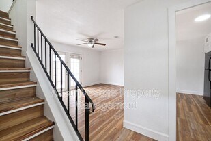 2217 Mission Hill Dr in Austin, TX - Building Photo