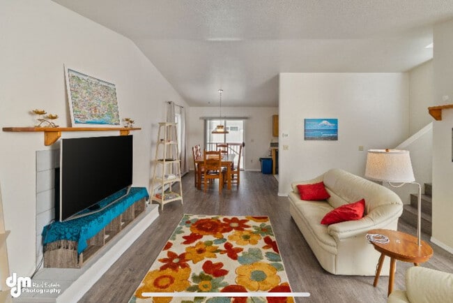 2630 Klamath Dr in Anchorage, AK - Foto de edificio - Building Photo