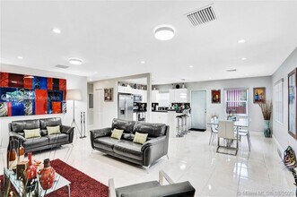 372 NE 162nd St in Miami, FL - Building Photo - Building Photo