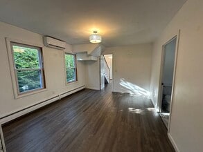 8 Pike St in Hopkinton, MA - Building Photo - Building Photo