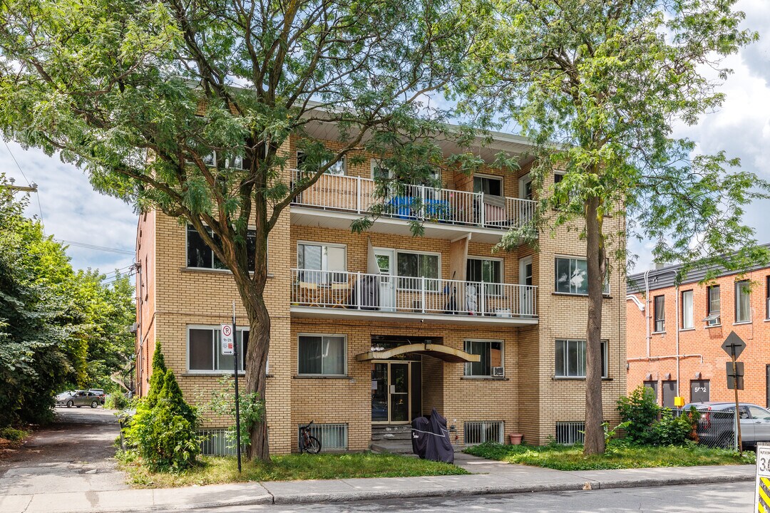 Le Meules apt in Montréal, QC - Building Photo