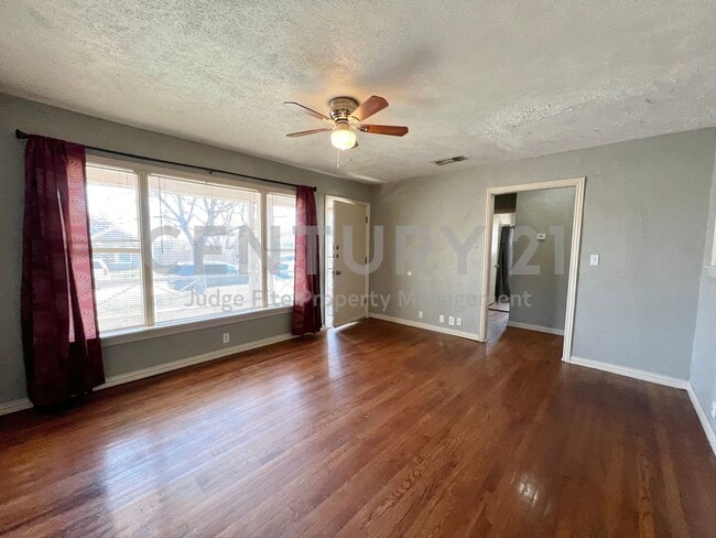 2612 Roseland St in Fort Worth, TX - Foto de edificio - Building Photo