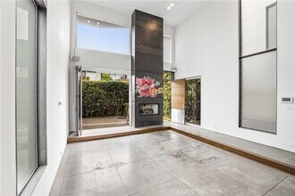 419 Venice Way, Unit 02F in Los Angeles, CA - Foto de edificio - Building Photo