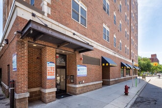 Corner House Apartments in Ann Arbor, MI - Building Photo - Building Photo
