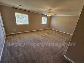 312 Walnut Crossing Dr in Whitsett, NC - Building Photo - Building Photo