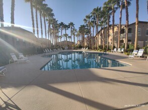 8985 S Durango Dr, Unit 2038 in Las Vegas, NV - Foto de edificio - Building Photo