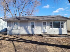 1832 Stonehenge Rd in Springfield, IL - Building Photo