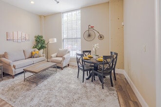 US Rubber Lofts in Providence, RI - Foto de edificio - Interior Photo