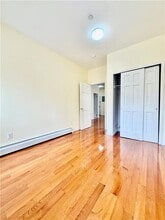 561 61st St in Brooklyn, NY - Foto de edificio - Building Photo