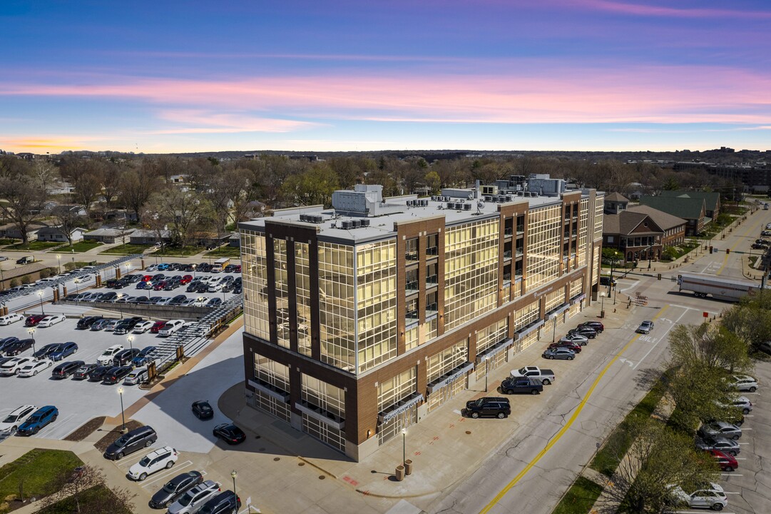 1303 5th St in Coralville, IA - Foto de edificio