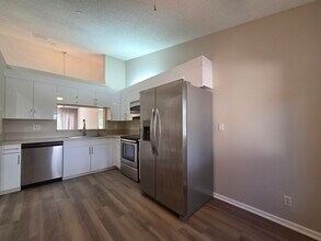 330 NW 67th St, Unit 207 in Boca Raton, FL - Building Photo - Building Photo