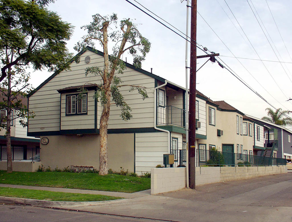 912 N Claudina St in Anaheim, CA - Building Photo