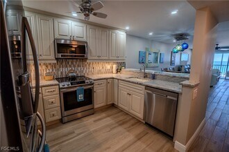 26000 Hickory Blvd in Bonita Springs, FL - Foto de edificio - Building Photo