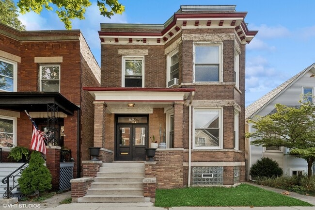 property at 3655 N Hermitage Ave